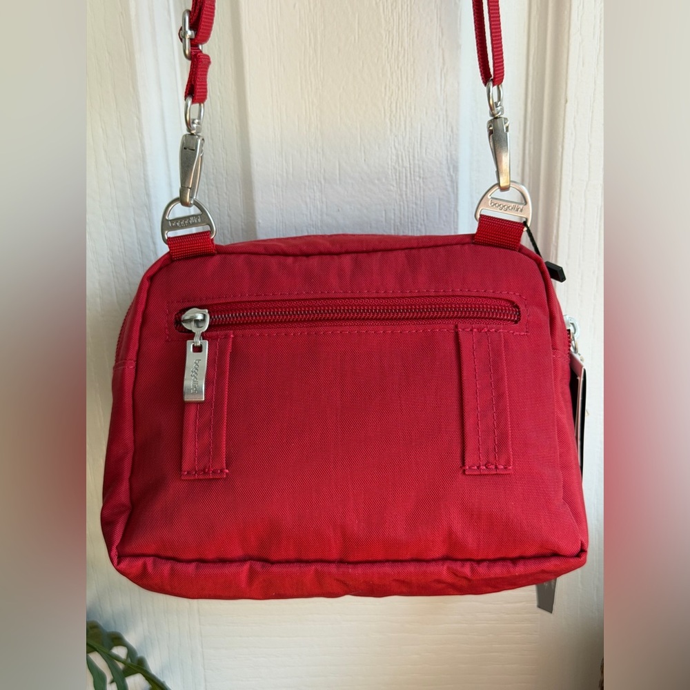 Baggallini Apple Red Triple Zip Bagg Convertible Crossbody - Water Resistant - Picture 2 of 9